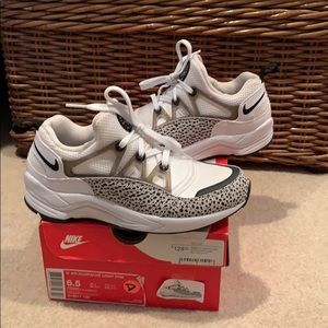 Nike Women’s Air Huarache Light PRM